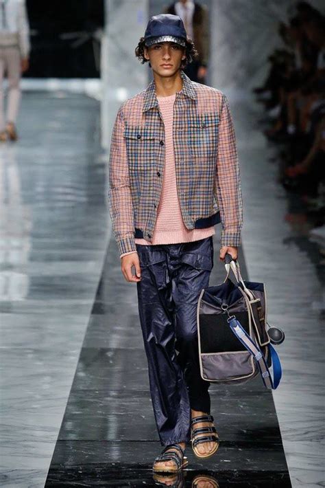 fendi men's ss18|Fendi Spring 2018 Menswear Fashion Show .